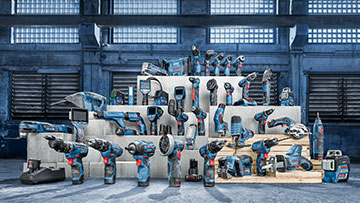 Various Bosch Professional tools in blue and red on a wooden pallet.