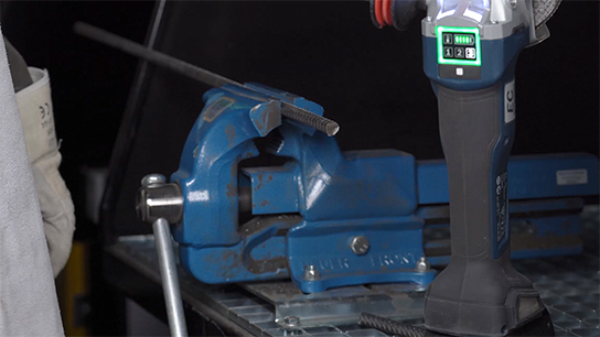 A blue vise stands next to a Bosch Professional tool.